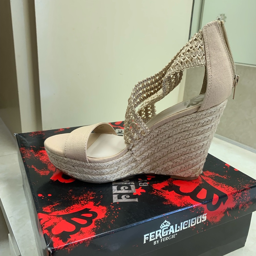 NEW in Box. Womens Fergalicious Vanessa Woven Wedge Espadrille Sandals - Natural